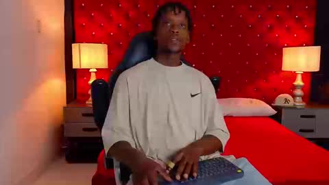 Snapshot of skylerbigxxx chatting on 19, 9, 2025 SKYLERBIGXXX online show from 19, 9, 2025