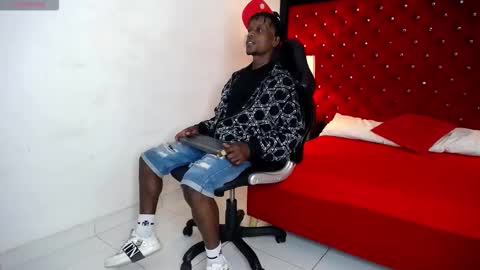 Snapshot of skylerbigxxx chatting on 22, 9, 2025 SKYLERBIGXXX online show from 22, 9, 2025