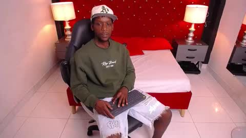 Snapshot of skylerbigxxx chatting on 20, 10, 2025 SKYLERBIGXXX online show from 20, 10, 2025