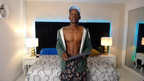 Snapshot of skylerbigxxx chatting on 17, 4, 2026 SKYLERBIGXXX online show from 17, 4, 2026