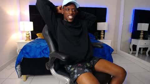 Snapshot of skylerbigxxx chatting on 21, 4, 2026 SKYLERBIGXXX online show from 21, 4, 2026