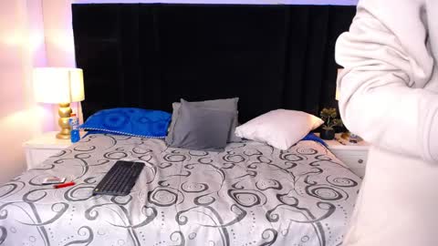 Snapshot of skylerbigxxx chatting on 7, 5, 2026 SKYLERBIGXXX online show from 7, 5, 2026