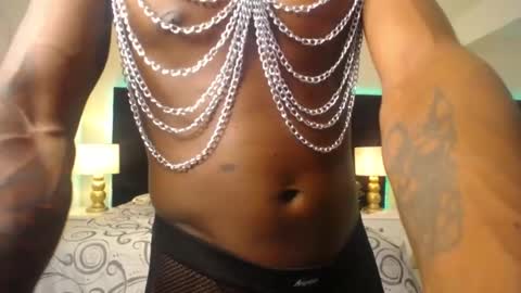 Snapshot of skylerbigxxx chatting on 22, 5, 2026 SKYLERBIGXXX online show from 22, 5, 2026