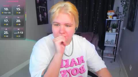 Snapshot of skytrisha chatting on 16, 9, 2025 skytrisha online show from 16, 9, 2025