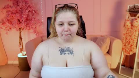 Snapshot of sladadeew chatting on 14, 4, 2026 Slada Deew online show from 14, 4, 2026