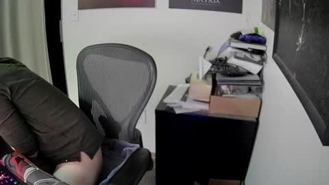 Snapshot of slave2pussy chatting on 2, 3, 2025 slave2pussy online show from 2, 3, 2025