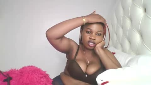 Snapshot of slayslay002 chatting on 1, 11, 2025 Rose online show from 1, 11, 2025