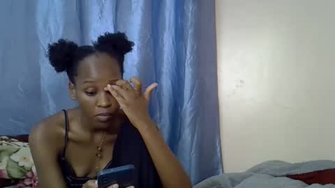 Snapshot of slim_alicia chatting on 4, 11, 2025 Alicia online show from 4, 11, 2025