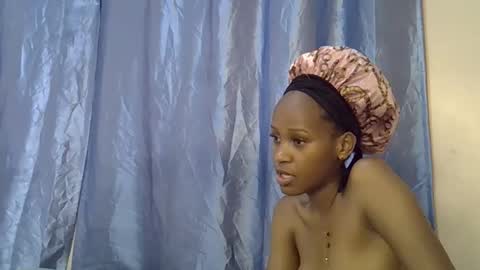 Snapshot of slim_alicia chatting on 5, 11, 2025 Alicia online show from 5, 11, 2025