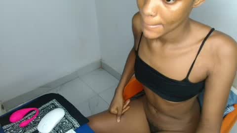 Snapshot of slim_wetpussyy chatting on 12, 7, 2026 Bella online show from 12, 7, 2026