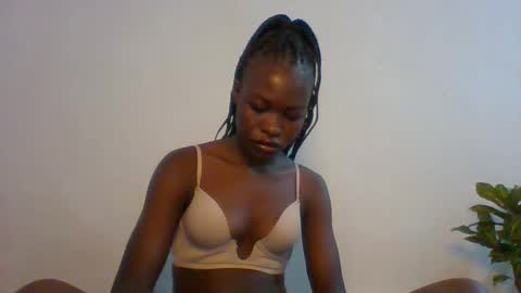 Snapshot of slimdiva chatting on 1, 11, 2025 slimdiva online show from 1, 11, 2025