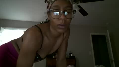 Snapshot of slimmmgooodiexoxo chatting on 18, 12, 2025 slimmmgooodiexoxo online show from 18, 12, 2025