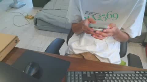 Snapshot of slimslimxxx chatting on 2, 8, 2026 slimslimxxx online show from 2, 8, 2026