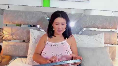 Snapshot of slut_milf_ chatting on 10, 7, 2026 slut_milf_ online show from 10, 7, 2026