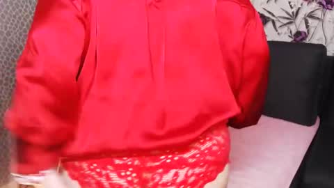 slutihmami online show from 19, 5, 2026