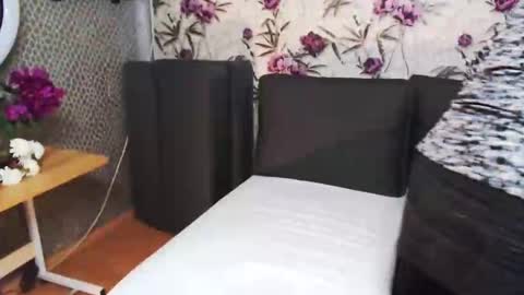 slutihmami online show from 27, 5, 2026