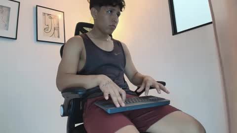 smallguy_19 online show from 11, 9, 2025