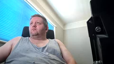 Snapshot of smallone19832 chatting on 11, 7, 2026 smallone19832 online show from 11, 7, 2026