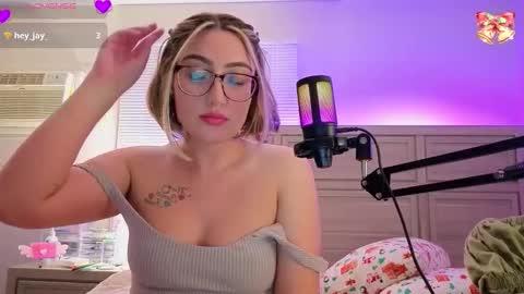 Snapshot of smexy_bun chatting on 17, 12, 2025 Smexy online show from 17, 12, 2025