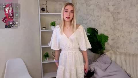 Snapshot of smile_with_nicole chatting on 13, 10, 2025 The girl from the dream by name Mary online show from 13, 10, 2025