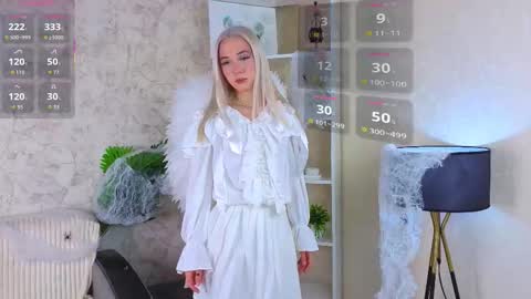 Snapshot of smile_with_nicole chatting on 26, 10, 2025 The girl from the dream by name Mary online show from 26, 10, 2025