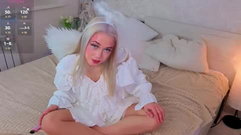 Snapshot of smile_with_nicole chatting on 27, 10, 2025 The girl from the dream by name Mary online show from 27, 10, 2025