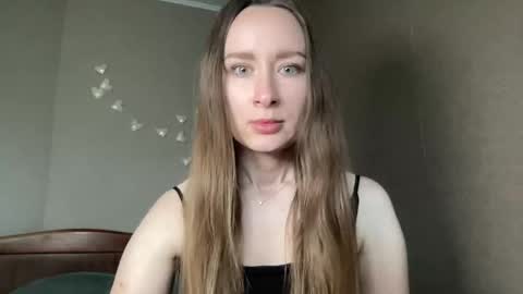 Snapshot of smilequeen_ chatting on 12, 10, 2025 smilequeen_ online show from 12, 10, 2025