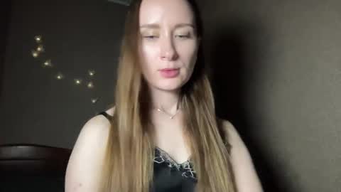 Snapshot of smilequeen_ chatting on 28, 10, 2025 smilequeen_ online show from 28, 10, 2025