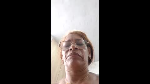 Snapshot of smilet_milf chatting on 6, 3, 2026 Smileth online show from 6, 3, 2026