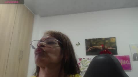 Snapshot of smilet_milf chatting on 11, 3, 2026 Smileth online show from 11, 3, 2026