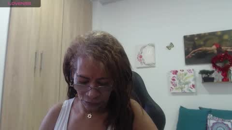 Snapshot of smilet_milf chatting on 16, 3, 2026 Smileth online show from 16, 3, 2026