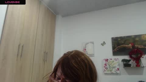 Snapshot of smilet_milf chatting on 8, 4, 2026 Smileth online show from 8, 4, 2026