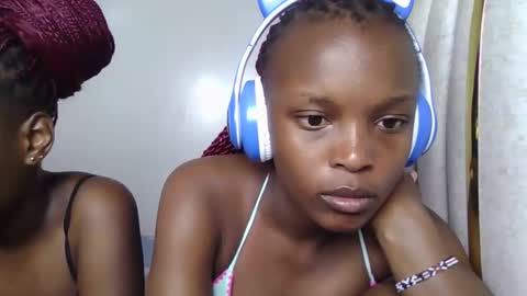 Snapshot of smiley_luv1 chatting on 23, 3, 2026 smiley luv1 online show from 23, 3, 2026