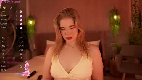 Snapshot of smiley_mia_ chatting on 12, 9, 2025 Mia online show from 12, 9, 2025