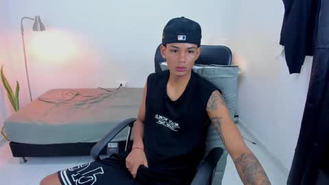 Snapshot of snak_master1 chatting on 7, 10, 2025 snak_master1 online show from 7, 10, 2025