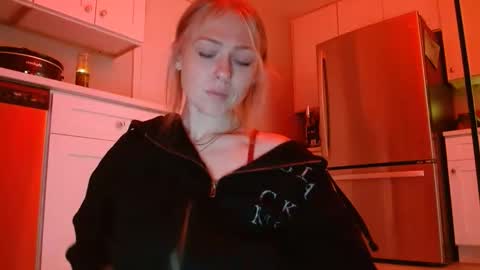 sneakyalicek online show from 2, 4, 2026