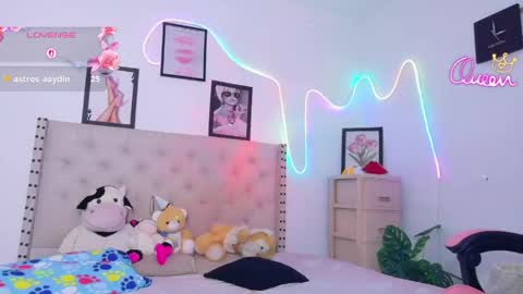 Snapshot of sneakyy_fantasy chatting on 15, 4, 2026 Hellen online show from 15, 4, 2026