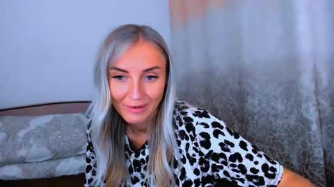 Snapshot of snezanablond chatting on 2, 12, 2025 Sneja online show from 2, 12, 2025