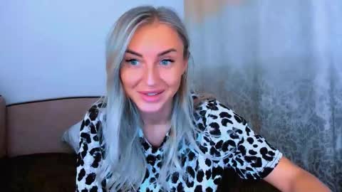 Snapshot of snezanablond chatting on 3, 12, 2025 Sneja online show from 3, 12, 2025