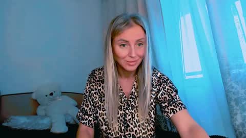Snapshot of snezanablond chatting on 6, 4, 2026 Sneja online show from 6, 4, 2026
