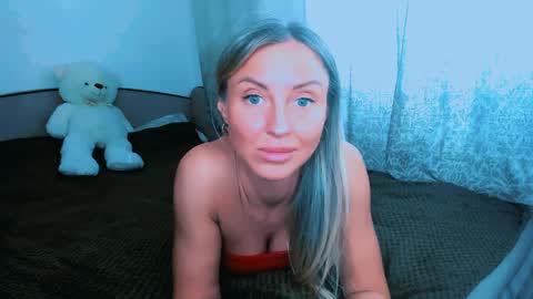 Snapshot of snezanablond chatting on 11, 4, 2026 Sneja online show from 11, 4, 2026