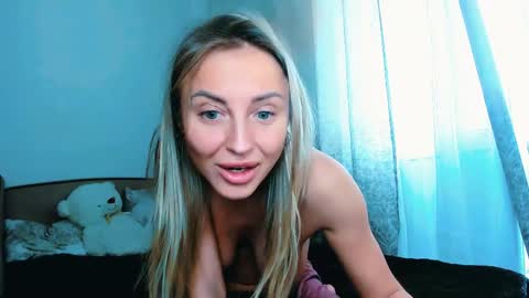 Snapshot of snezanablond chatting on 5, 5, 2026 Sneja online show from 5, 5, 2026