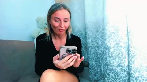 Snapshot of snezanablond chatting on 7, 5, 2026 Sneja online show from 7, 5, 2026