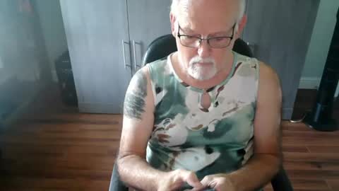 Snapshot of snobird1957 chatting on 6, 8, 2026 snobird1957 online show from 6, 8, 2026