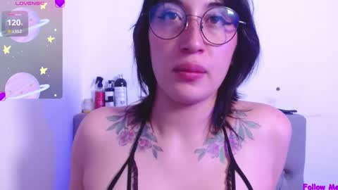 IG     OF red moonn online show from 27, 2, 2025