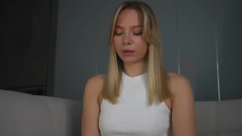 Candice Snow online show from 21, 2, 2025