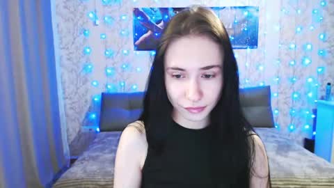 SnowWhate 00 online show from 19, 4, 2026