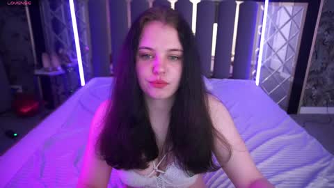 Snapshot of snowwhite_bella chatting on 18, 4, 2026 snowwhite_bella online show from 18, 4, 2026