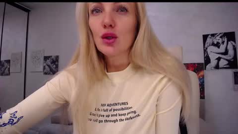 Snapshot of so_sexy_monna chatting on 15, 1, 2025 Monna online show from 15, 1, 2025
