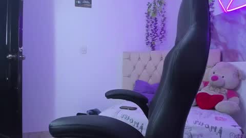 Snapshot of sofi_and_santy chatting on 18, 4, 2026 SOFI AND SANTY online show from 18, 4, 2026